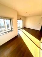 その他内観　朝は爽やかな日差しを浴びながら、家族皆でおいしい朝食。
昼下がりにはのんびりと過ごすひと時。