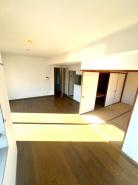 リビング　ナチュラルな床色は、家具も合わせやすいですね
くつろげる空間にしてくれます
